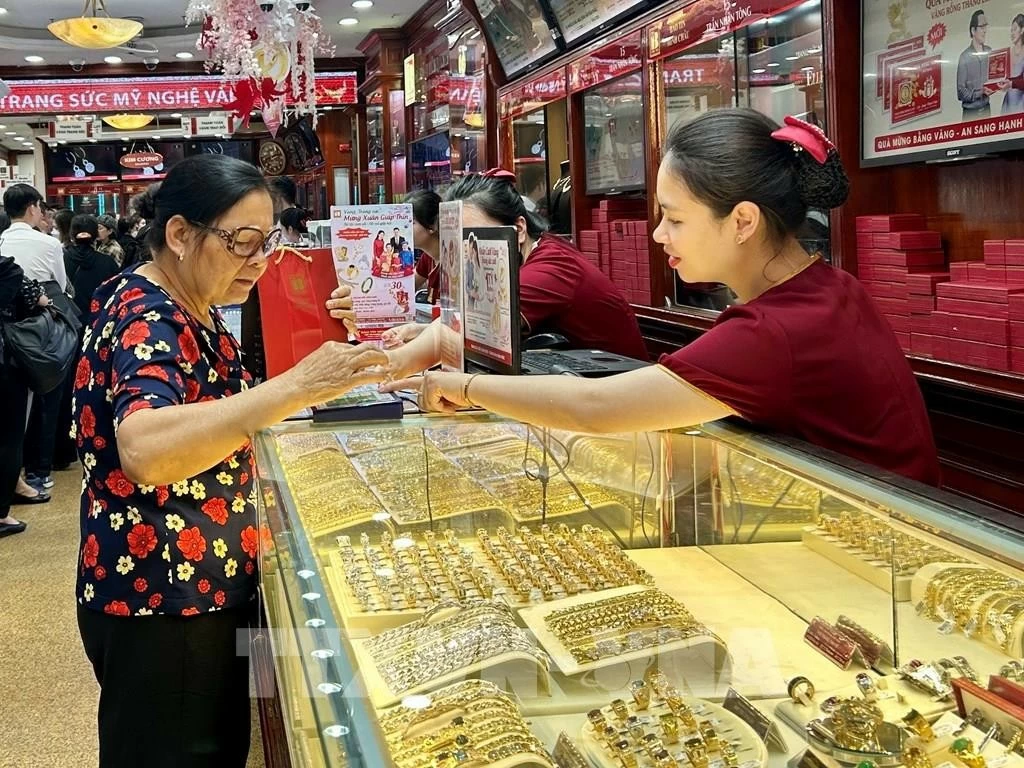 Thuế tỉnh Thanh Hóa siết chặt quản lý thuế lĩnh vực kinh doanh vàng, ngoại tệ