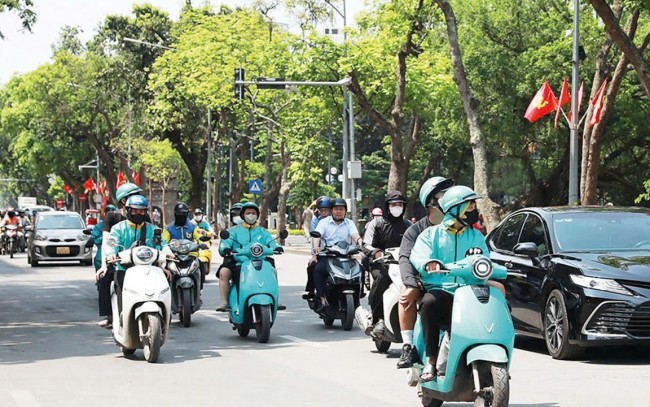 Hà Nội tăng hỗ trợ đổi xe điện, thị trường phương tiện xanh sôi động