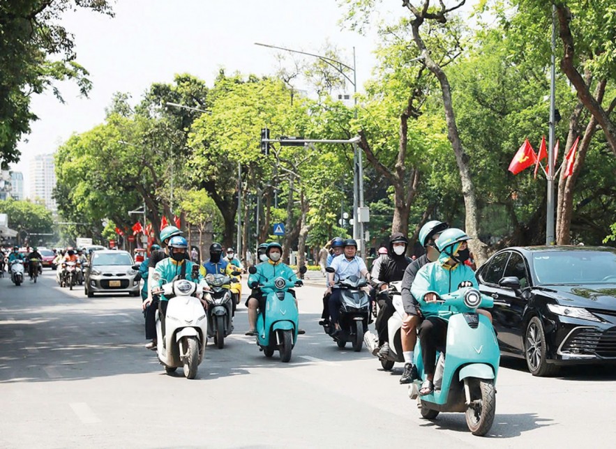 Hà Nội tăng hỗ trợ đổi xe điện, thị trường phương tiện xanh sôi động Hà Nội tăng hỗ trợ đổi xe điện, thị trường phương tiện xanh sôi động