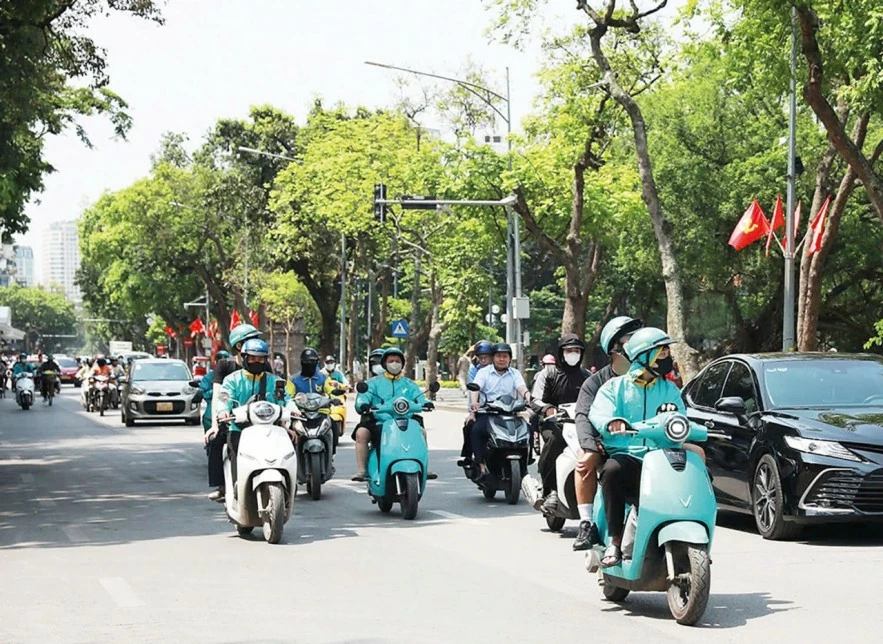 Hà Nội tăng hỗ trợ đổi xe điện, thị trường phương tiện xanh sôi động Hà Nội tăng hỗ trợ đổi xe điện, thị trường phương tiện xanh sôi động