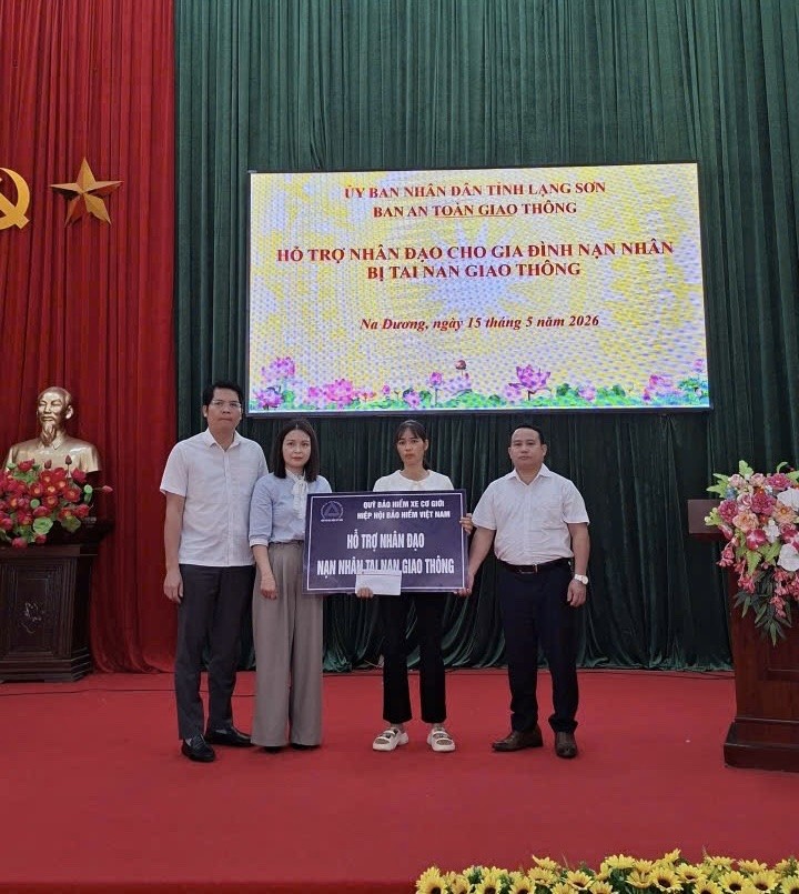 Quỹ Bảo hiểm xe cơ giới trao hỗ trợ nhân đạo cho gia đình nạn nhân tai nạn giao thông tại Lạng Sơn
