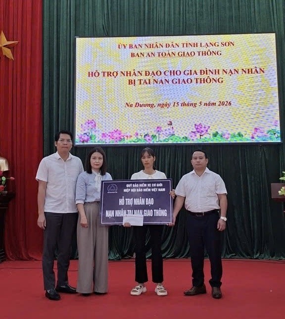 Quỹ Bảo hiểm xe cơ giới trao hỗ trợ nhân đạo cho gia đình nạn nhân tai nạn giao thông tại Lạng Sơn