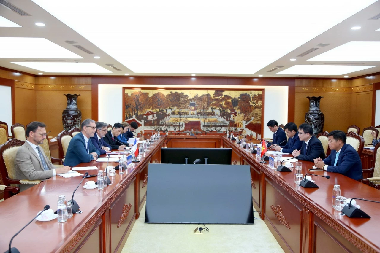 Thứ trưởng Trần Quốc Phương tiếp Đại sứ Pháp tại Việt Nam Olivier Brochet Thứ trưởng Trần Quốc Phương tiếp Đại sứ Pháp tại Việt Nam Olivier Brochet
