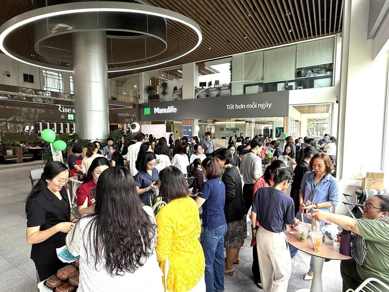 Manulife Việt Nam nhận giải thưởng quốc tế về hoạt động cộng đồng