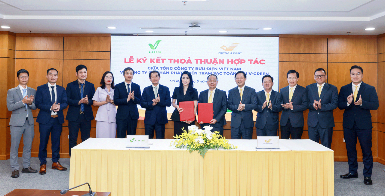 V-Green hợp tác Vietnam Post triển khai hơn 16.000 tủ đổi pin và 2.000 trụ sạc xe điện trên toàn quốc