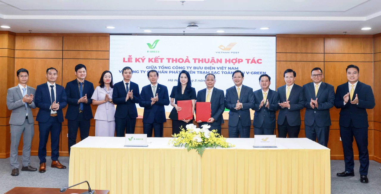 V-Green hợp tác Vietnam Post triển khai hơn 16.000 tủ đổi pin và 2.000 trụ sạc xe điện trên toàn quốc