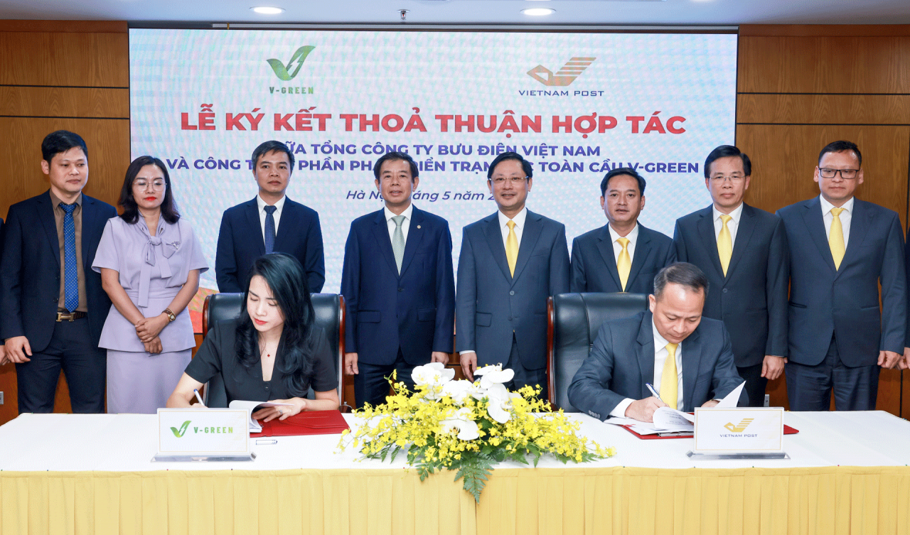 V-Green hợp tác Vietnam Post triển khai hơn 16.000 tủ đổi pin và 2.000 trụ sạc xe điện trên toàn quốc