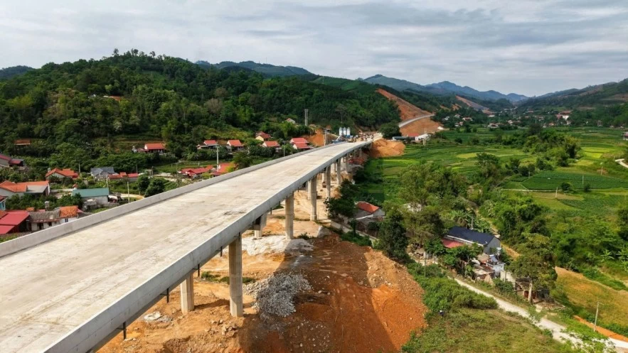Mở rộng nguồn lực vốn từ xã hội cho các dự án hạ tầng Mở rộng nguồn lực vốn từ xã hội cho các dự án hạ tầng