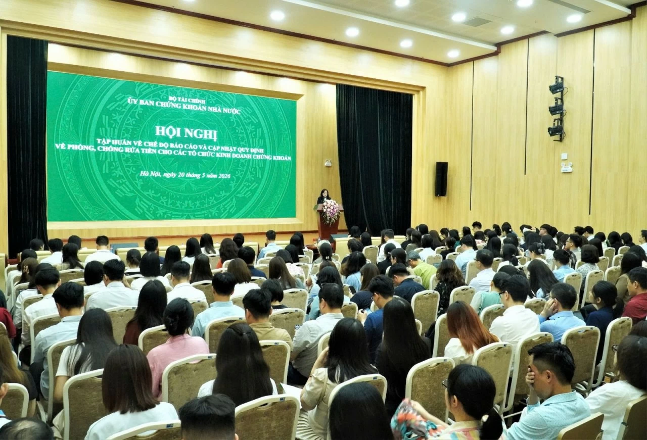 Tập huấn chế độ báo cáo phòng, chống rửa tiền cho các tổ chức kinh doanh chứng khoán Tập huấn chế độ báo cáo phòng, chống rửa tiền cho các tổ chức kinh doanh chứng khoán