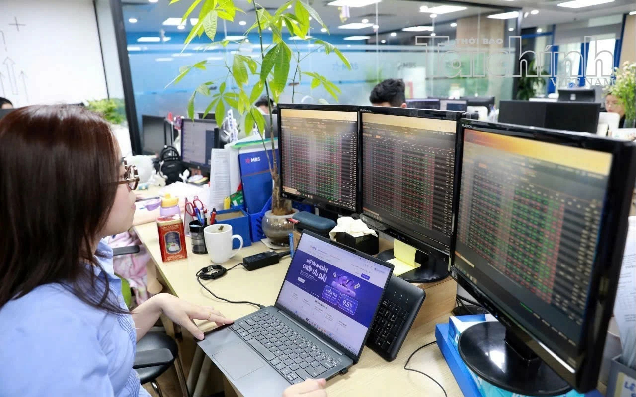 chung khoan ngay 8 9 vn index hoi phuc dong tien tim den nhom dau khi
