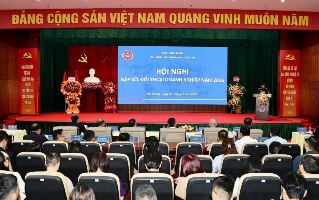 Chi cục Hải quan khu vực III gặp gỡ, đối thoại với 300 doanh nghiệp