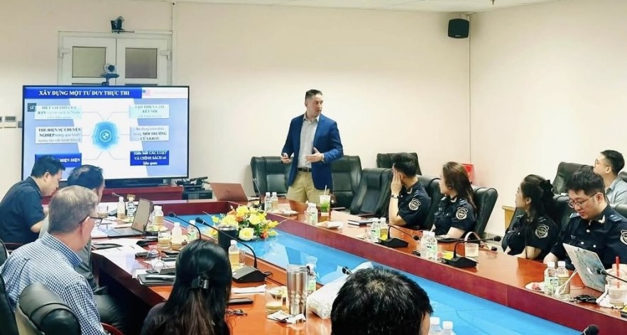 Hải quan Việt Nam - Hoa Kỳ tăng cường phối hợp ngăn chặn buôn lậu qua đường hàng không Hải quan Việt Nam - Hoa Kỳ tăng cường phối hợp ngăn chặn buôn lậu qua đường hàng không