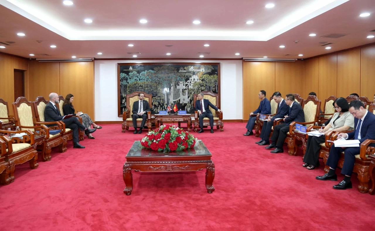 Bộ trưởng Ngô Văn Tuấn tiếp Đại sứ Anh tại Việt Nam: Củng cố quan hệ đối tác chiến lược toàn diện Bộ trưởng Ngô Văn Tuấn tiếp Đại sứ Anh tại Việt Nam: Củng cố quan hệ đối tác chiến lược toàn diện