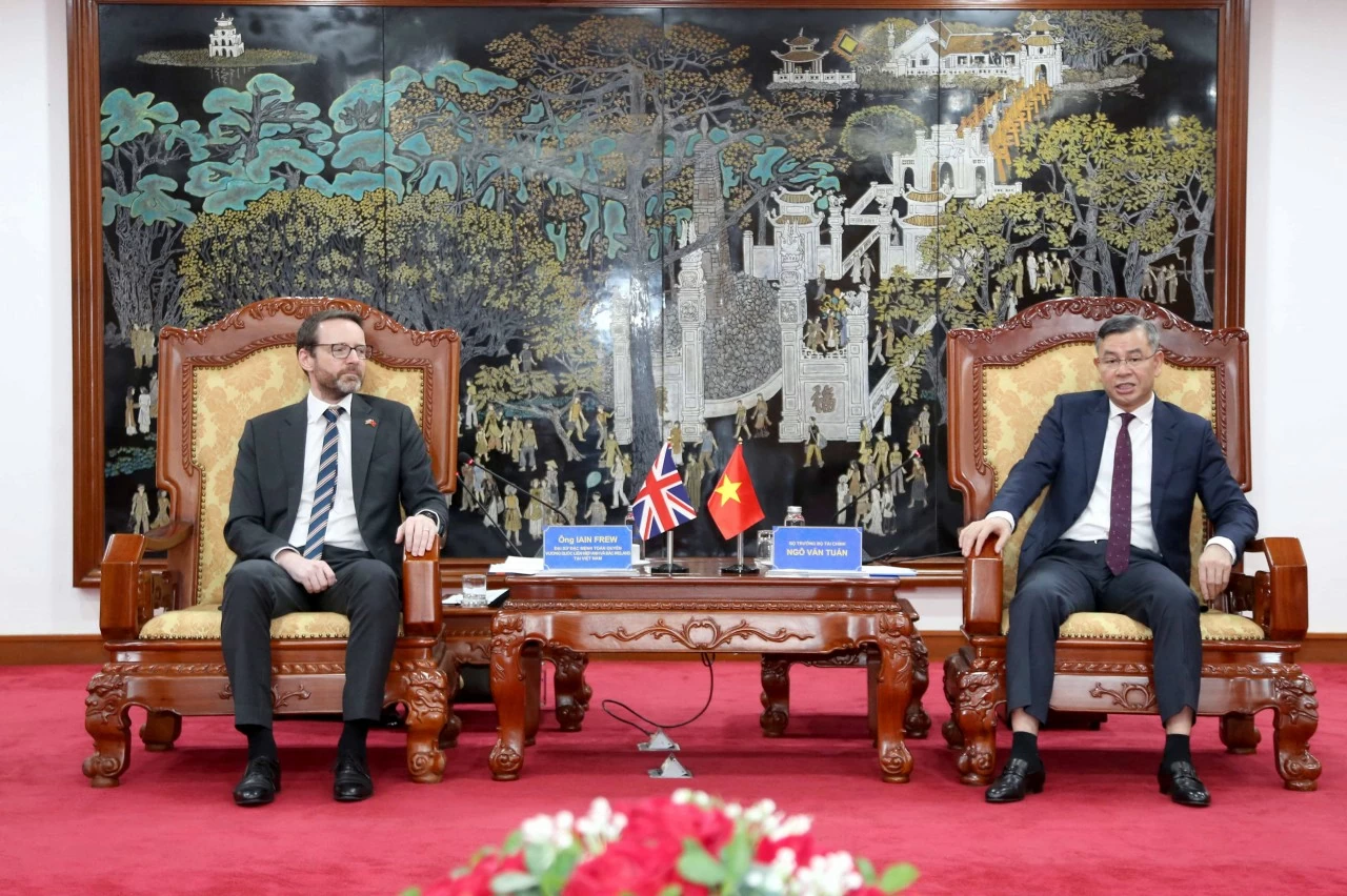 Bộ trưởng Ngô Văn Tuấn tiếp Đại sứ Anh tại Việt Nam: Củng cố quan hệ đối tác chiến lược toàn diện Bộ trưởng Ngô Văn Tuấn tiếp Đại sứ Anh tại Việt Nam: Củng cố quan hệ đối tác chiến lược toàn diện