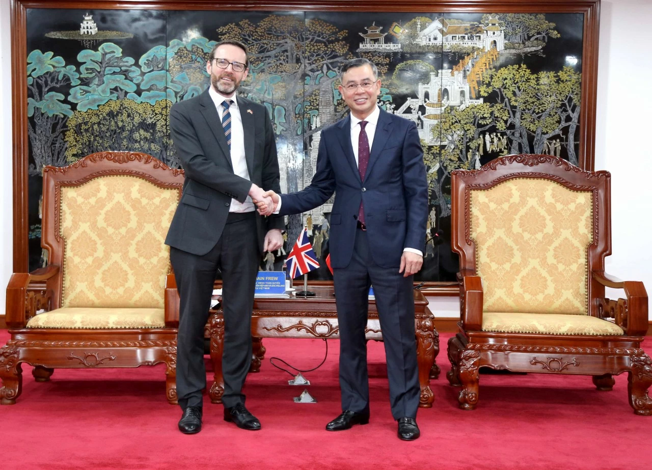 Bộ trưởng Ngô Văn Tuấn tiếp Đại sứ Anh tại Việt Nam: Củng cố quan hệ đối tác chiến lược toàn diện Bộ trưởng Ngô Văn Tuấn tiếp Đại sứ Anh tại Việt Nam: Củng cố quan hệ đối tác chiến lược toàn diện