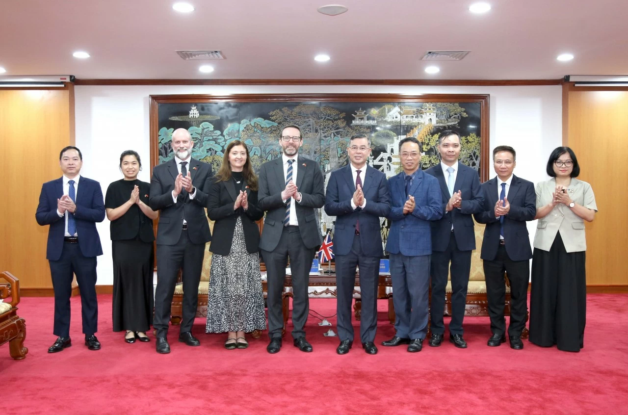 Bộ trưởng Ngô Văn Tuấn tiếp Đại sứ Anh tại Việt Nam: Củng cố quan hệ đối tác chiến lược toàn diện Bộ trưởng Ngô Văn Tuấn tiếp Đại sứ Anh tại Việt Nam: Củng cố quan hệ đối tác chiến lược toàn diện