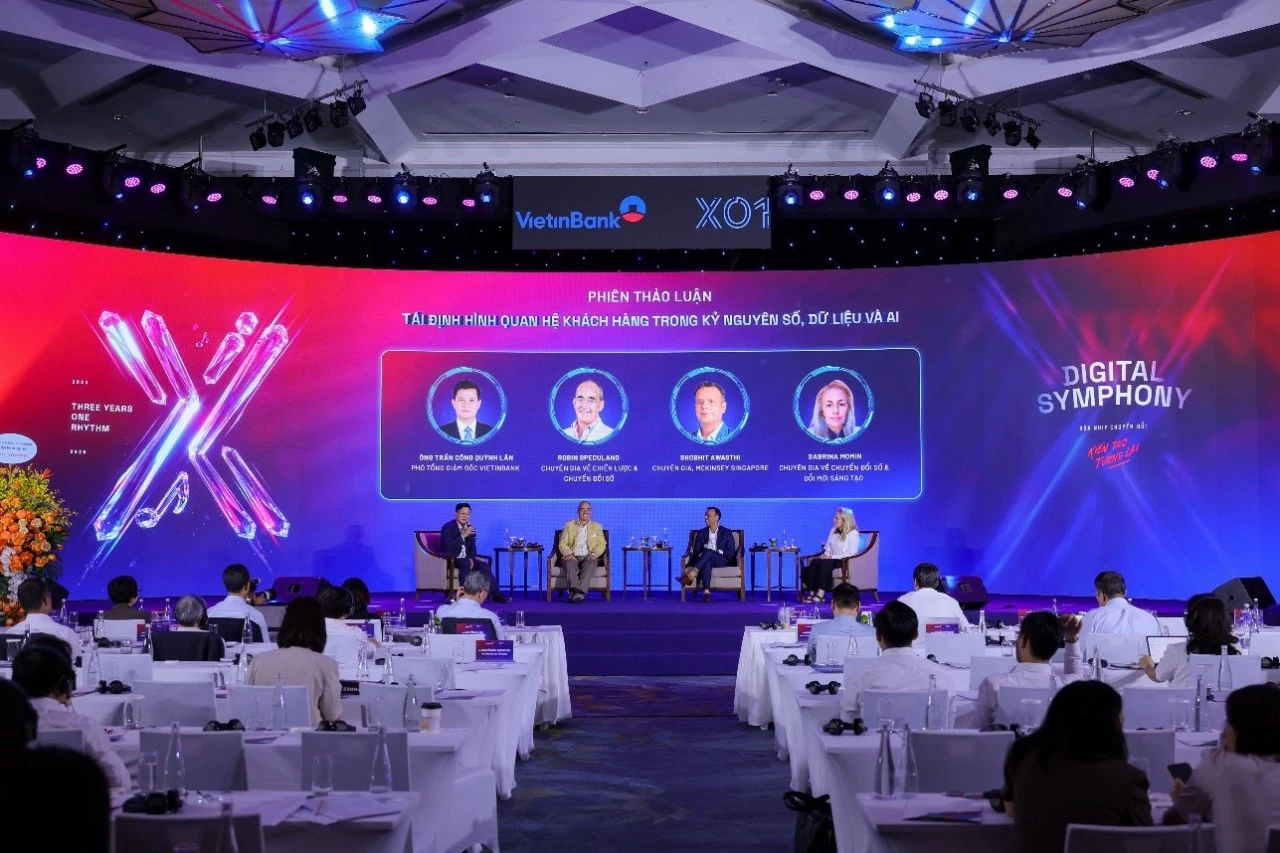Ngân hàng tương lai cạnh tranh bằng trải nghiệm khách hàng, dữ liệu và AI Ngân hàng tương lai cạnh tranh bằng trải nghiệm khách hàng, dữ liệu và AI