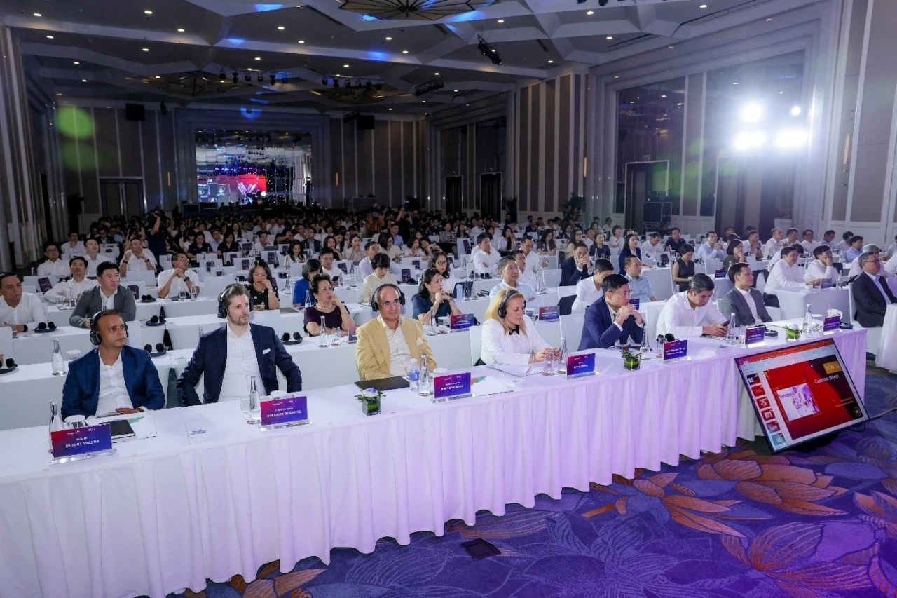 Ngân hàng tương lai cạnh tranh bằng trải nghiệm khách hàng, dữ liệu và AI Ngân hàng tương lai cạnh tranh bằng trải nghiệm khách hàng, dữ liệu và AI