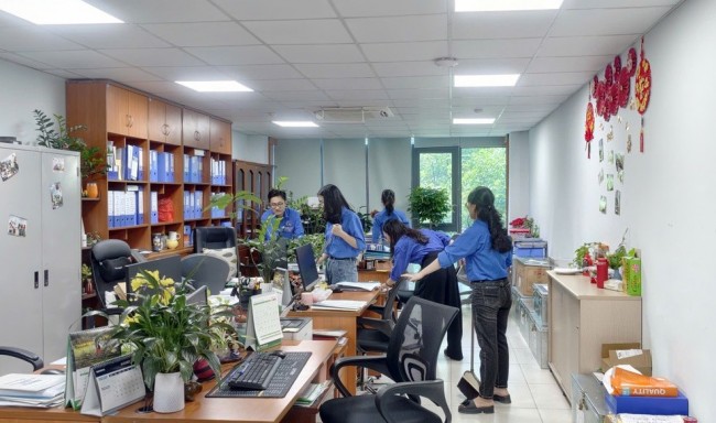 Sôi nổi hoạt động “Ngày Chủ nhật Xanh” tại Báo Tài chính - Đầu tư
