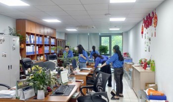 Sôi nổi hoạt động “Ngày Chủ nhật Xanh” tại Báo Tài chính - Đầu tư