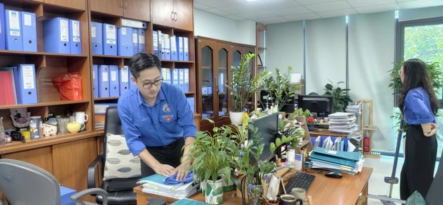 Sôi nổi hoạt động “Ngày Chủ nhật Xanh” tại Báo Tài chính - Đầu tư