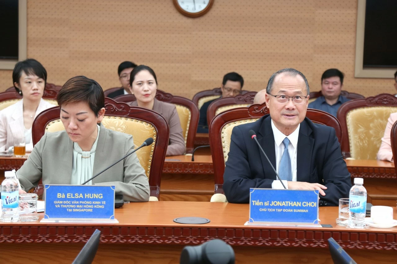 Bộ Tài chính mong muốn có sự hiện diện của các doanh nghiệp Trung Quốc và Hồng Kông tại Trung tâm Tài chính quốc tế Bộ Tài chính mong muốn có sự hiện diện của các doanh nghiệp Trung Quốc và Hồng Kông tại Trung tâm Tài chính quốc tế