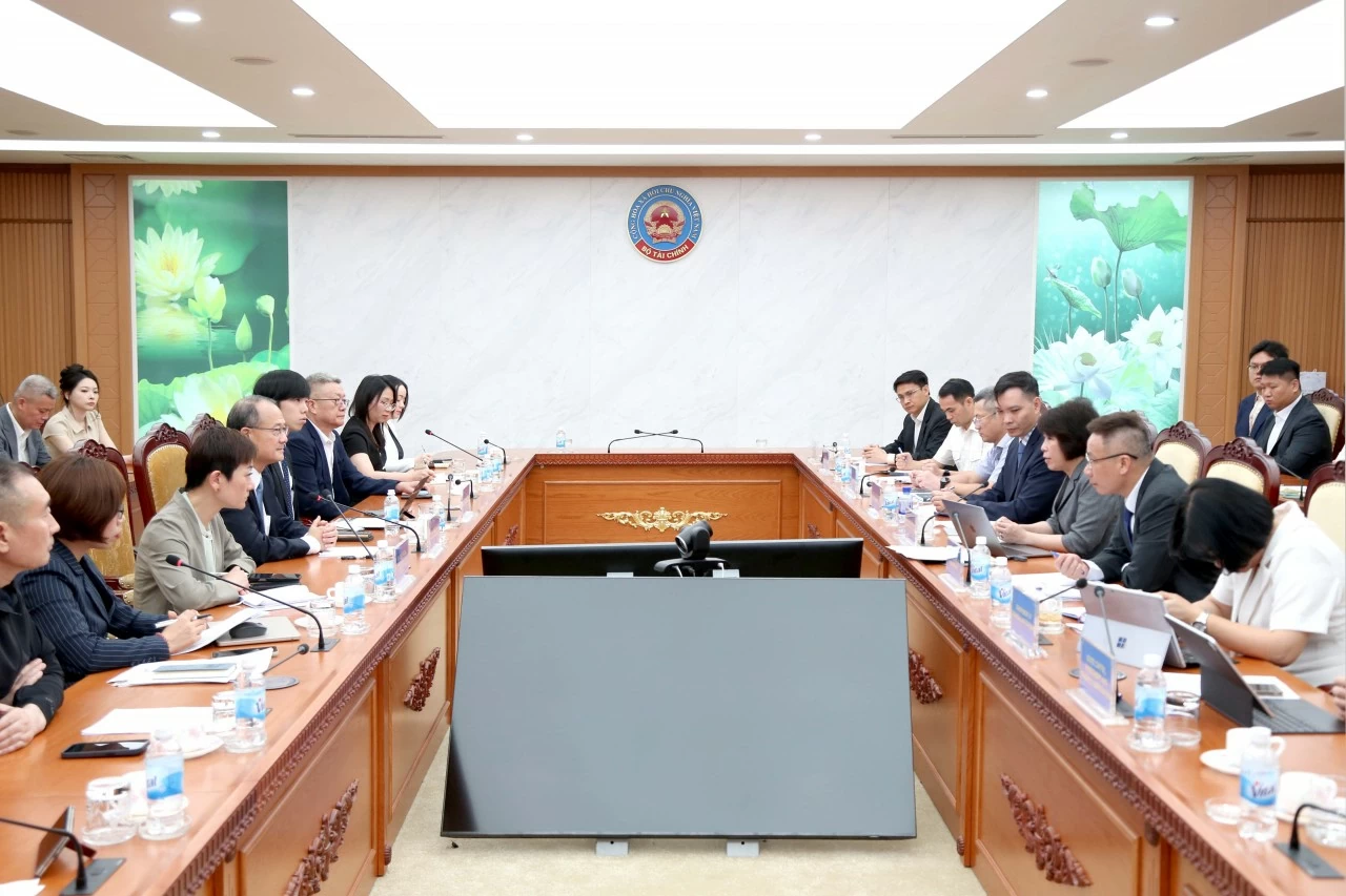 Bộ Tài chính mong muốn có sự hiện diện của các doanh nghiệp Trung Quốc và Hồng Kông tại Trung tâm Tài chính quốc tế Bộ Tài chính mong muốn có sự hiện diện của các doanh nghiệp Trung Quốc và Hồng Kông tại Trung tâm Tài chính quốc tế