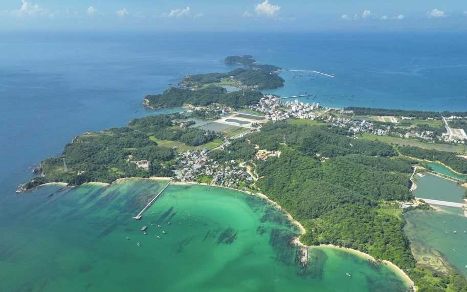 Giữ màu xanh biển đảo cho phát triển bền vững