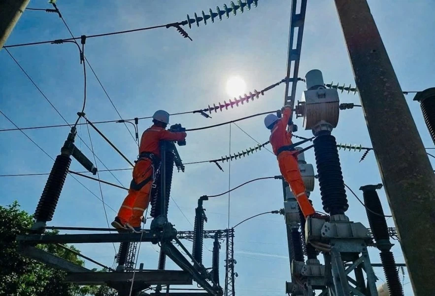 Tiêu thụ điện tăng cao, EVN triển khai đồng bộ nhiều giải pháp cung cấp điện