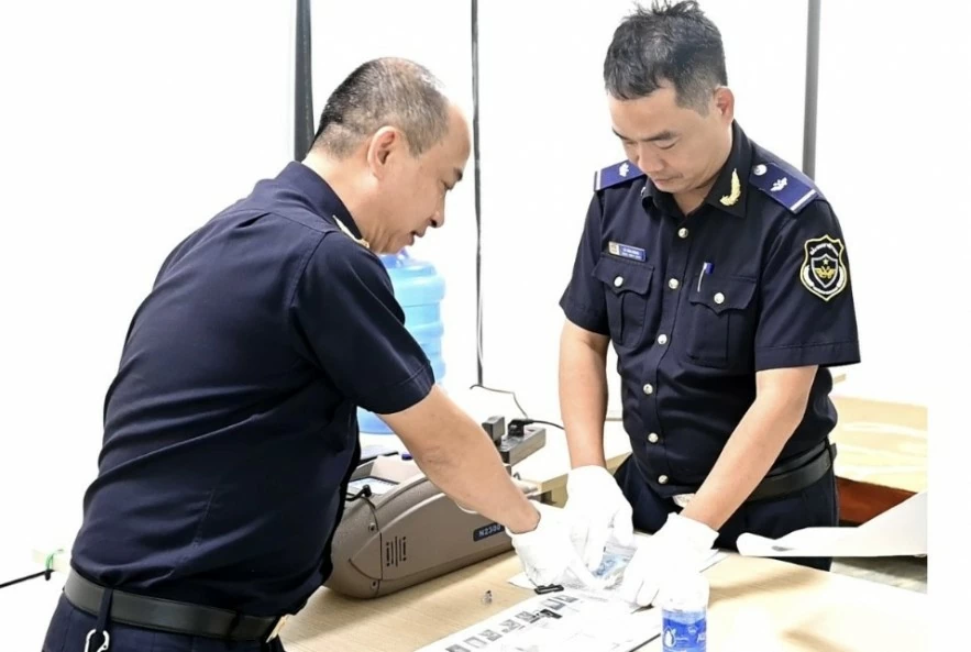 Hải quan diễn tập đấu tranh chống ma túy tại cảng biển Nghi Sơn Hải quan diễn tập đấu tranh chống ma túy tại cảng biển Nghi Sơn