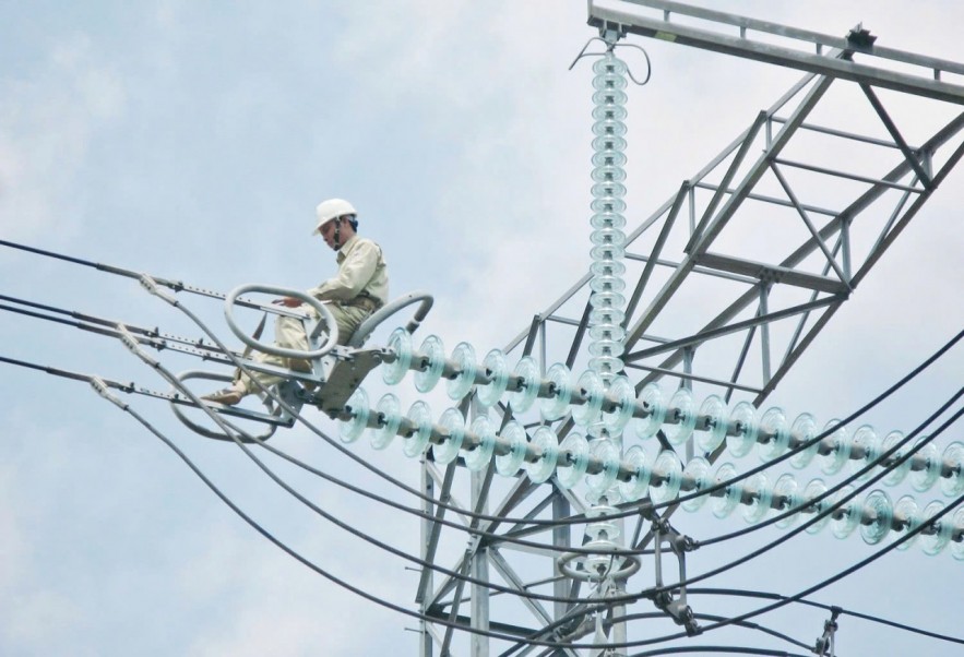 Nắng nóng cực đoan đẩy phụ tải điện liên tiếp lập kỷ lục Nắng nóng cực đoan đẩy phụ tải điện liên tiếp lập kỷ lục