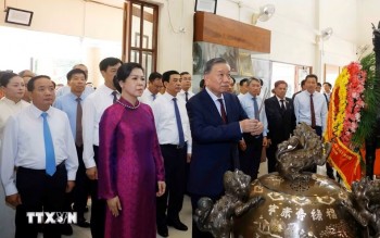 Tổng Bí thư, Chủ tịch nước Tô Lâm và Phu nhân thăm Khu di tích Chủ tịch Hồ Chí Minh ở Udon Thani