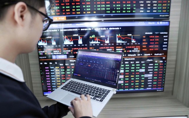 Chứng khoán ngày 27/5: Áp lực từ cổ phiếu trụ khiến VN-Index giảm phiên thứ hai liên tiếp