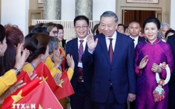 Tổng Bí thư, Chủ tịch nước Tô Lâm gặp gỡ cộng đồng người Việt Nam tại Thái Lan