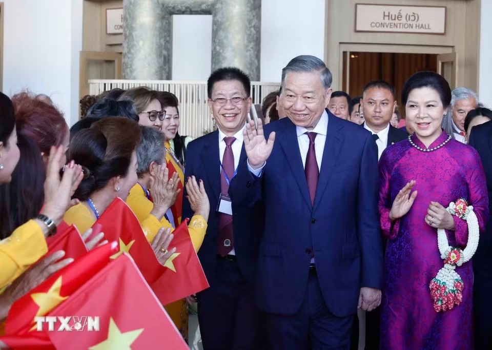 Tổng Bí thư, Chủ tịch nước Tô Lâm gặp gỡ cộng đồng người Việt Nam tại Thái Lan Tổng Bí thư, Chủ tịch nước Tô Lâm gặp gỡ cộng đồng người Việt Nam tại Thái Lan