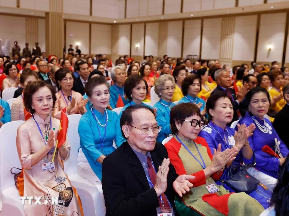 Tổng Bí thư, Chủ tịch nước Tô Lâm gặp gỡ cộng đồng người Việt Nam tại Thái Lan Tổng Bí thư, Chủ tịch nước Tô Lâm gặp gỡ cộng đồng người Việt Nam tại Thái Lan