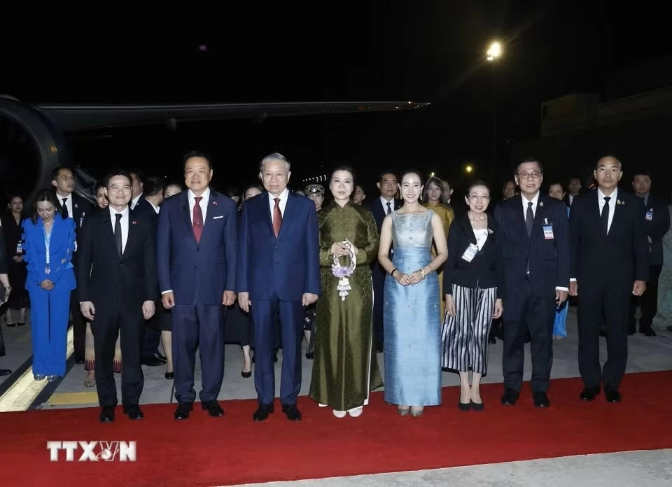 Tổng Bí thư, Chủ tịch nước Tô Lâm và Phu nhân kết thúc tốt đẹp chuyến thăm chính thức Thái Lan; lên đường thăm cấp Nhà nước tới Singapore Tổng Bí thư, Chủ tịch nước Tô Lâm và Phu nhân kết thúc tốt đẹp chuyến thăm chính thức Thái Lan; lên đường thăm cấp Nhà nước tới Singapore
