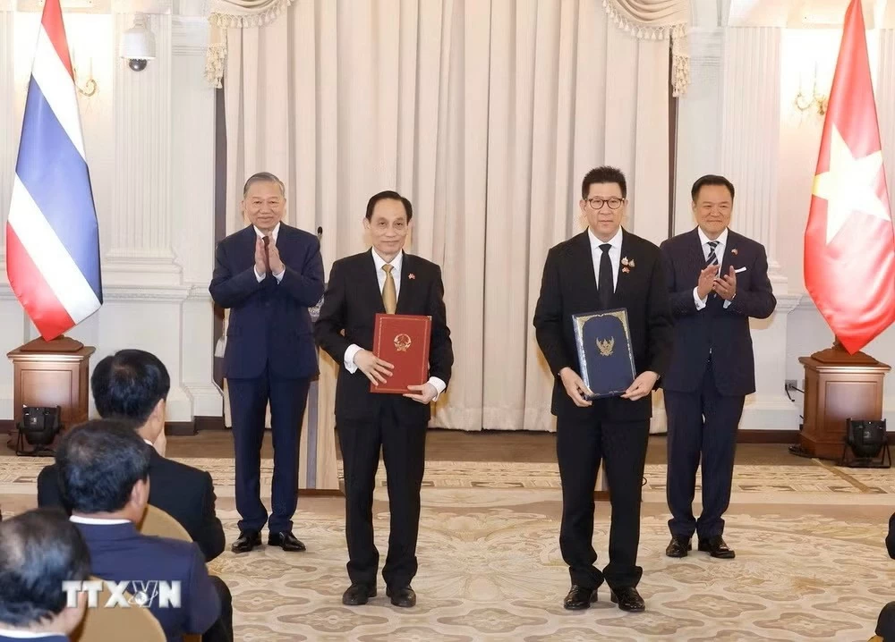 Tổng Bí thư, Chủ tịch nước Tô Lâm và Thủ tướng Thái Lan chứng kiến lễ trao văn kiện hợp tác và công bố Logo kỷ niệm 50 năm thiết lập quan hệ ngoại giao Việt Nam – Thái Lan Tổng Bí thư, Chủ tịch nước Tô Lâm và Thủ tướng Thái Lan chứng kiến lễ trao văn kiện hợp tác và công bố Logo kỷ niệm 50 năm thiết lập quan hệ ngoại giao Việt Nam – Thái Lan