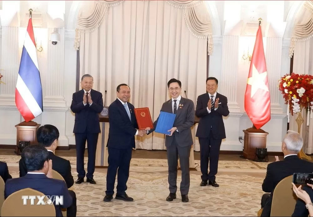 Tổng Bí thư, Chủ tịch nước Tô Lâm và Thủ tướng Thái Lan chứng kiến lễ trao văn kiện hợp tác và công bố Logo kỷ niệm 50 năm thiết lập quan hệ ngoại giao Việt Nam – Thái Lan Tổng Bí thư, Chủ tịch nước Tô Lâm và Thủ tướng Thái Lan chứng kiến lễ trao văn kiện hợp tác và công bố Logo kỷ niệm 50 năm thiết lập quan hệ ngoại giao Việt Nam – Thái Lan