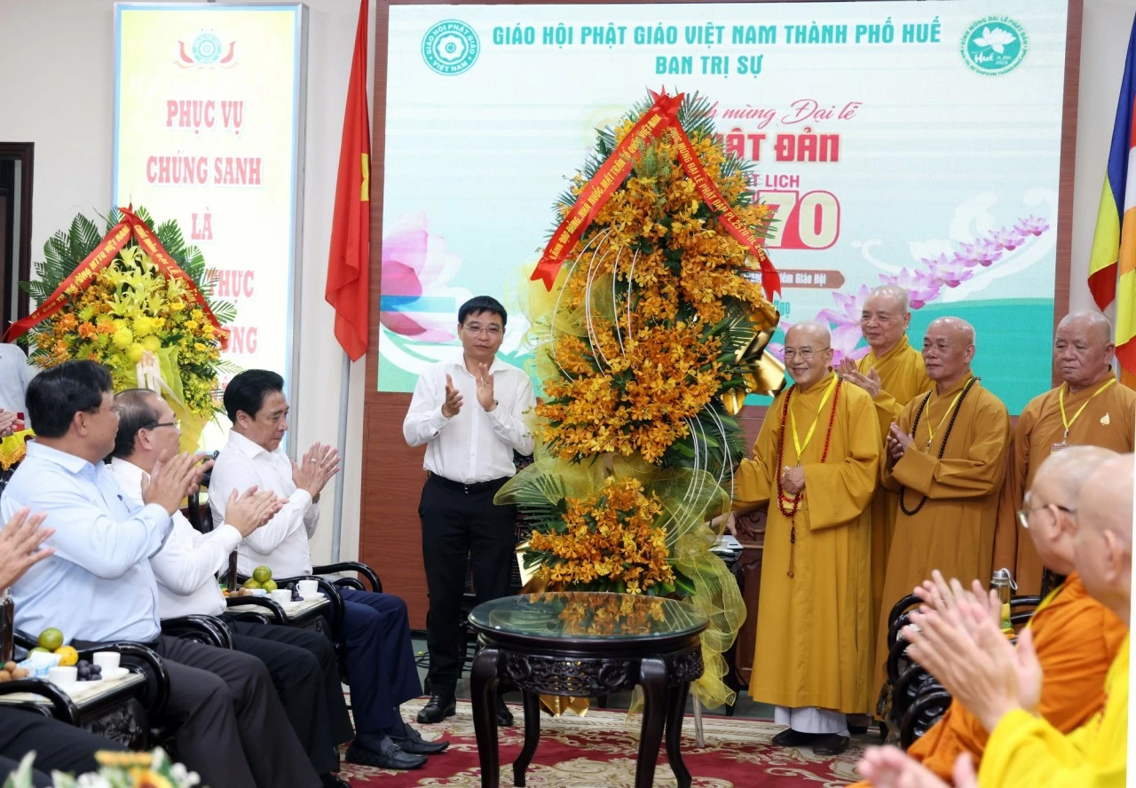 Phó Thủ tướng Nguyễn Văn Thắng chúc mừng Đại lễ Phật đản tại Huế