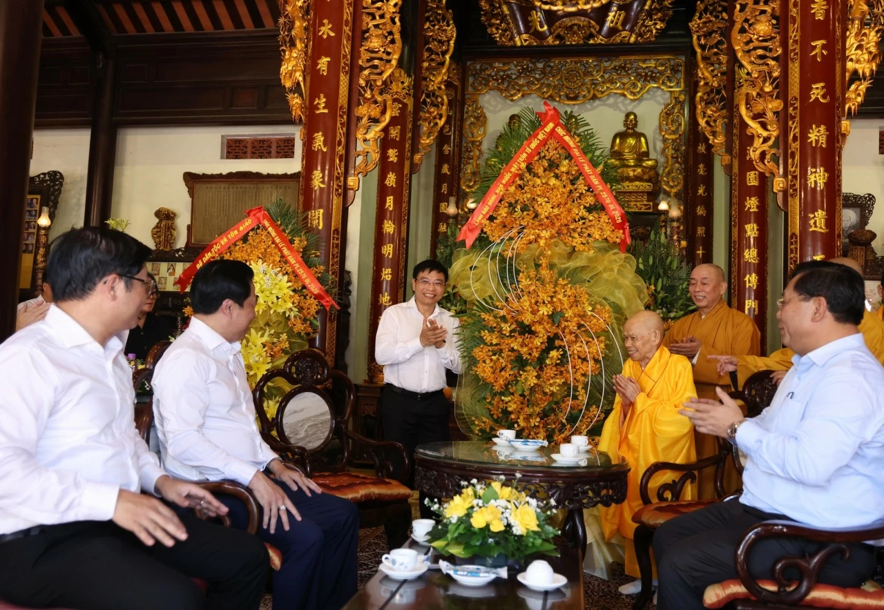 Phó Thủ tướng Nguyễn Văn Thắng chúc mừng Đại lễ Phật đản tại Huế