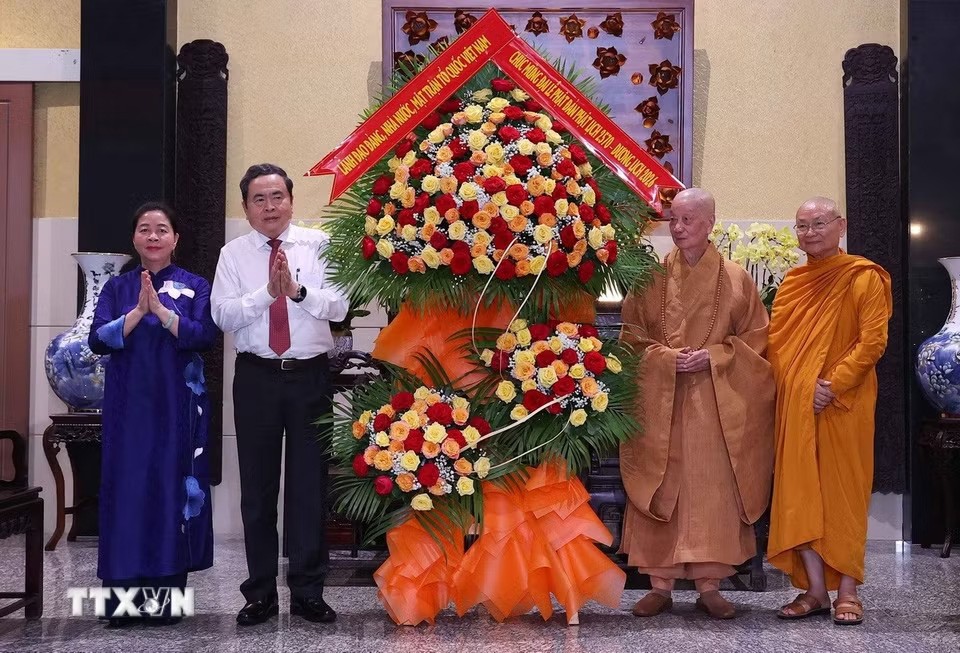 Chủ tịch Quốc hội Trần Thanh Mẫn chúc mừng Đại lễ Phật đản tại TPHCM Chủ tịch Quốc hội Trần Thanh Mẫn chúc mừng Đại lễ Phật đản tại TPHCM