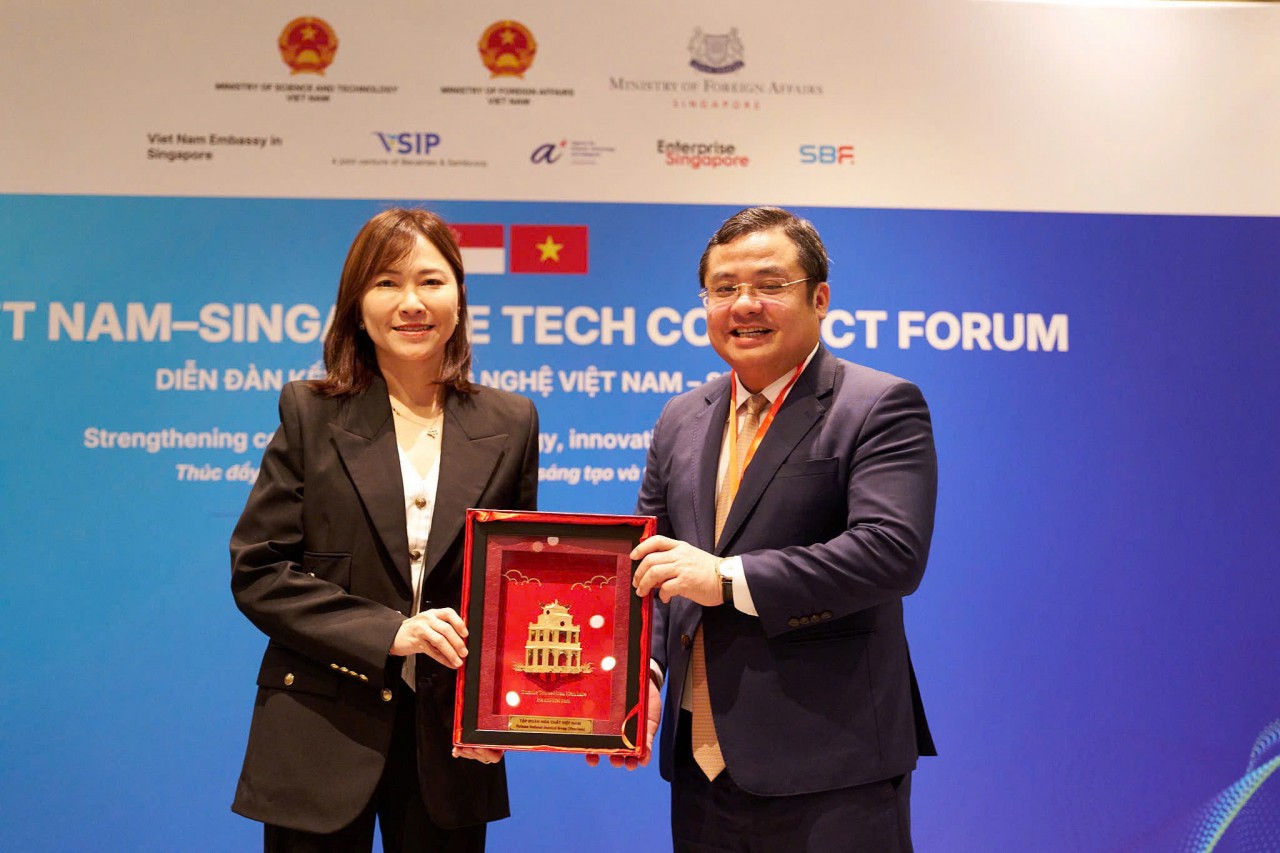 Vinachem thiết lập hợp tác chiến lược với DSM-FIRMENICH dưới sự chứng kiến của Tổng Bí thư, Chủ tịch nước Tô Lâm Vinachem thiết lập hợp tác chiến lược với DSM-FIRMENICH dưới sự chứng kiến của Tổng Bí thư, Chủ tịch nước Tô Lâm