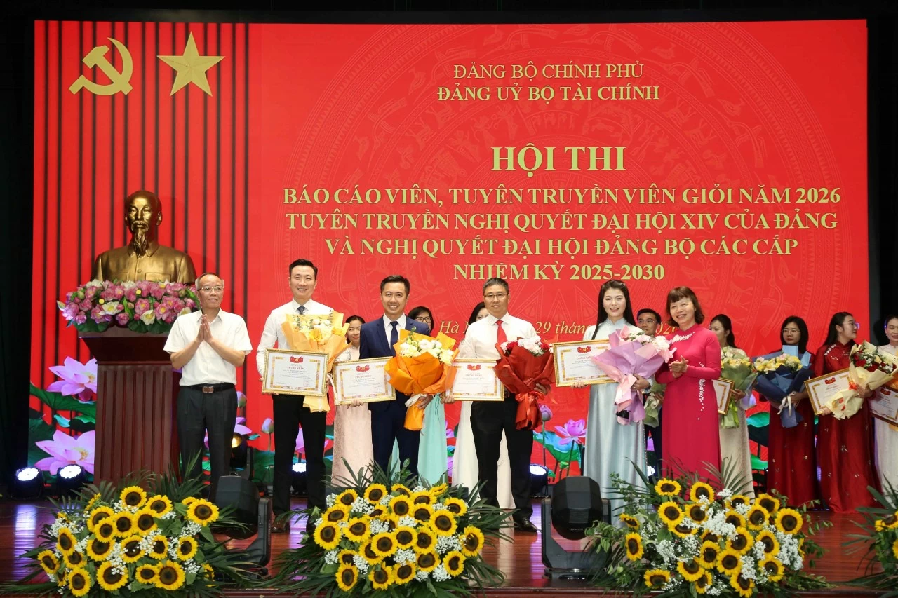 Tư duy đổi mới và tinh thần hiểu sâu - hành động đúng - làm nhanh, làm đến cùng, làm hiệu quả đã thực sự được thể hiện rõ nét và lan tỏa mạnh mẽ Tư duy đổi mới và tinh thần hiểu sâu - hành động đúng - làm nhanh, làm đến cùng, làm hiệu quả đã thực sự được thể hiện rõ nét và lan tỏa mạnh mẽ