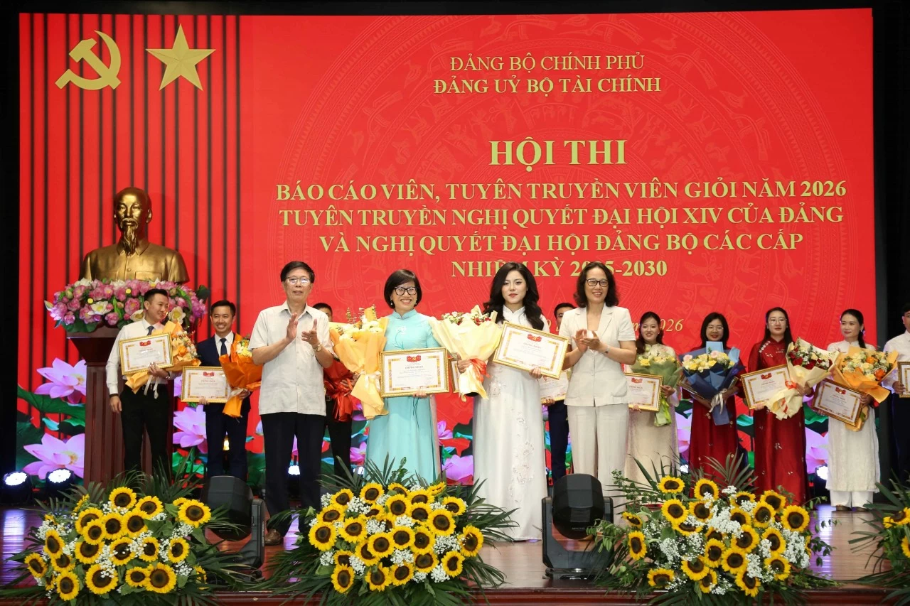 Tư duy đổi mới và tinh thần hiểu sâu - hành động đúng - làm nhanh, làm đến cùng, làm hiệu quả đã thực sự được thể hiện rõ nét và lan tỏa mạnh mẽ Tư duy đổi mới và tinh thần hiểu sâu - hành động đúng - làm nhanh, làm đến cùng, làm hiệu quả đã thực sự được thể hiện rõ nét và lan tỏa mạnh mẽ