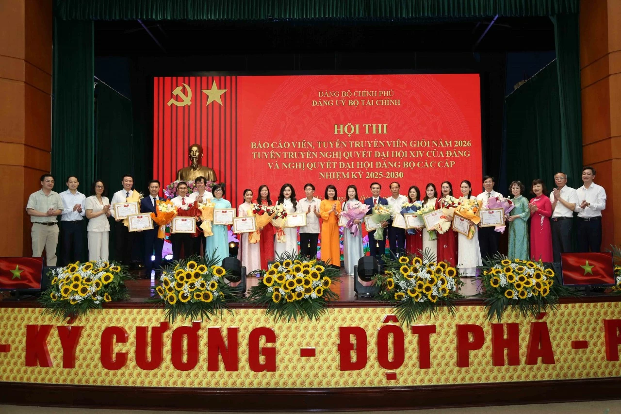 Tư duy đổi mới và tinh thần hiểu sâu - hành động đúng - làm nhanh, làm đến cùng, làm hiệu quả đã thực sự được thể hiện rõ nét và lan tỏa mạnh mẽ Tư duy đổi mới và tinh thần hiểu sâu - hành động đúng - làm nhanh, làm đến cùng, làm hiệu quả đã thực sự được thể hiện rõ nét và lan tỏa mạnh mẽ