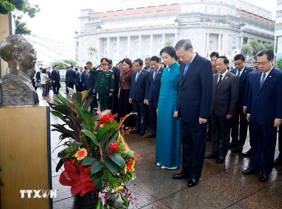 Tổng Bí thư, Chủ tịch nước Tô Lâm dâng hoa tưởng niệm Chủ tịch Hồ Chí Minh tại Singapore Tổng Bí thư, Chủ tịch nước Tô Lâm dâng hoa tưởng niệm Chủ tịch Hồ Chí Minh tại Singapore