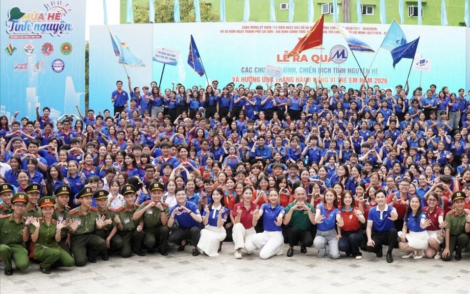 Hơn 2.000 thanh niên Cần Thơ hành động làm xanh - sạch thành phố