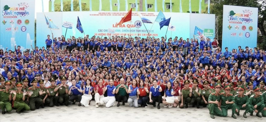 Hơn 2.000 thanh niên Cần Thơ hành động làm xanh - sạch thành phố Hơn 2.000 thanh niên Cần Thơ hành động làm xanh - sạch thành phố