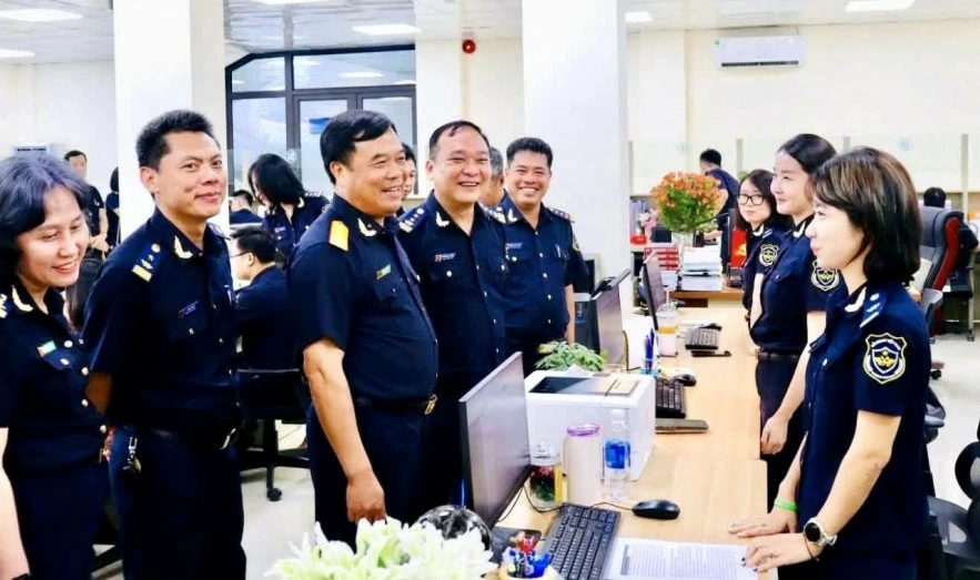 Cục trưởng Cục Hải quan Nguyễn Văn Thọ kiểm tra thực tế mô hình thông quan tập trung tại Hải Phòng